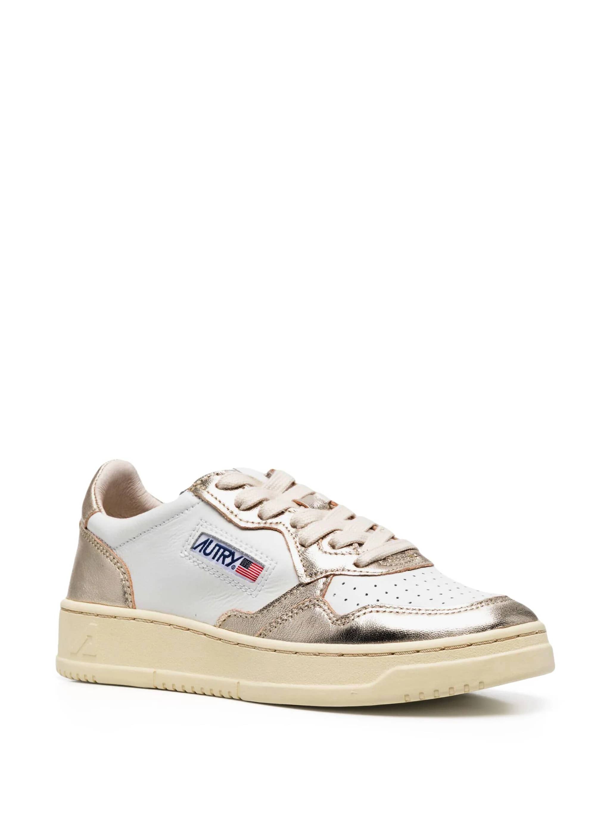 Sneakers stringate con toppa con logo