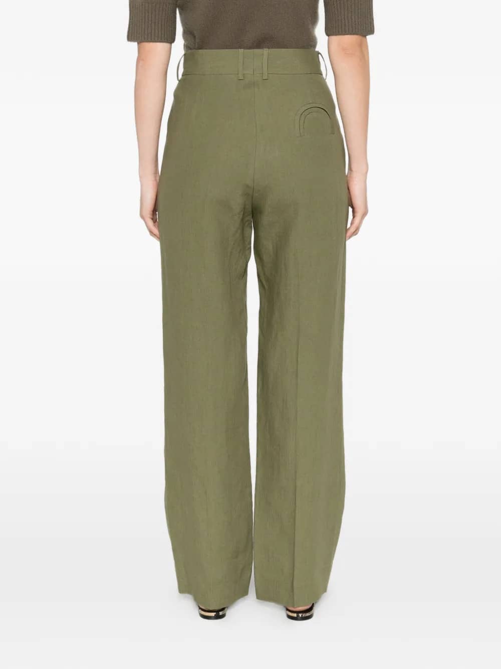 Pantaloni con design a pieghe