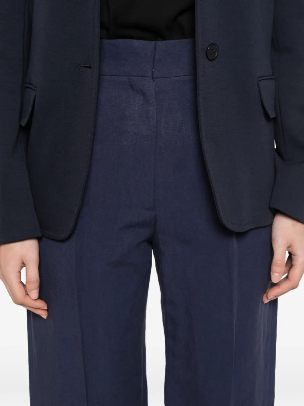 pantaloni con design a pieghe