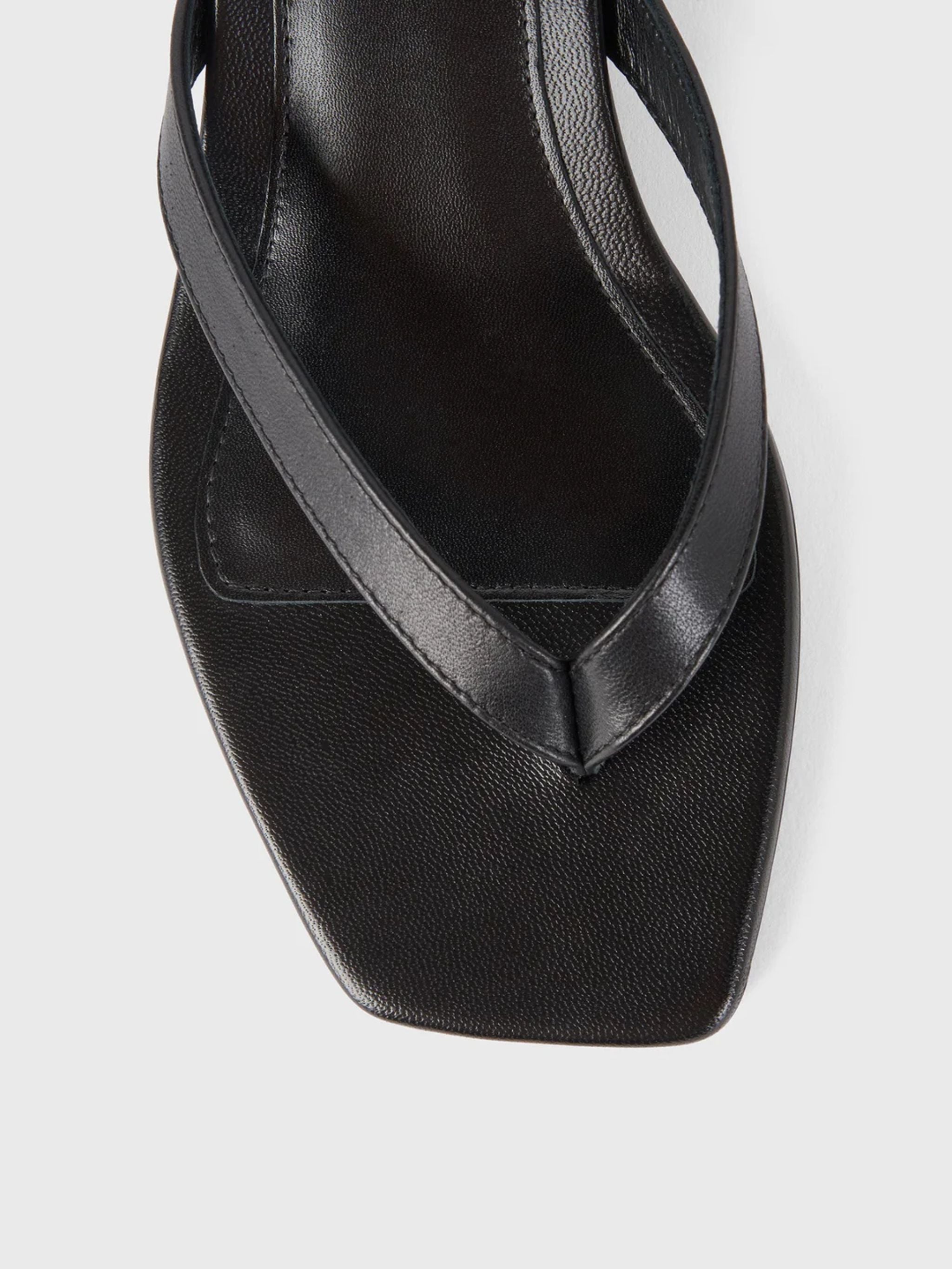 FLIP FLOPS IN PELLE CON TACCO