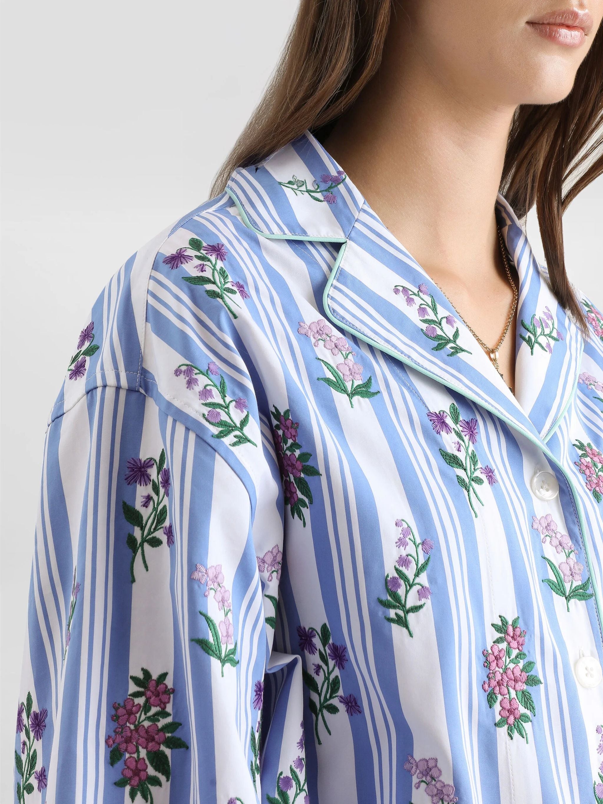 Poplin shirt with flower embroidery