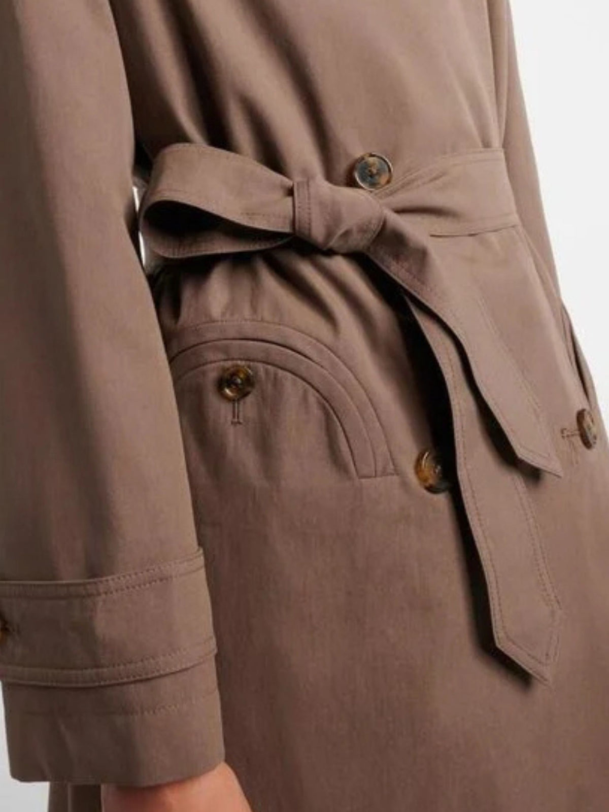 Trench doppiopetto con cintura