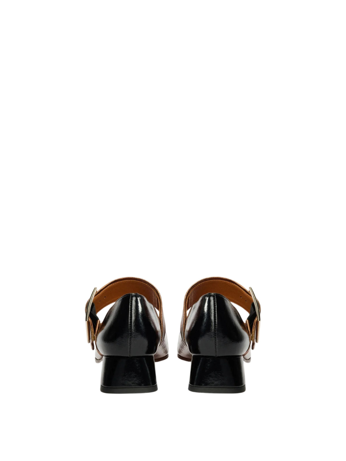 Pointed-toe pumps with buckle