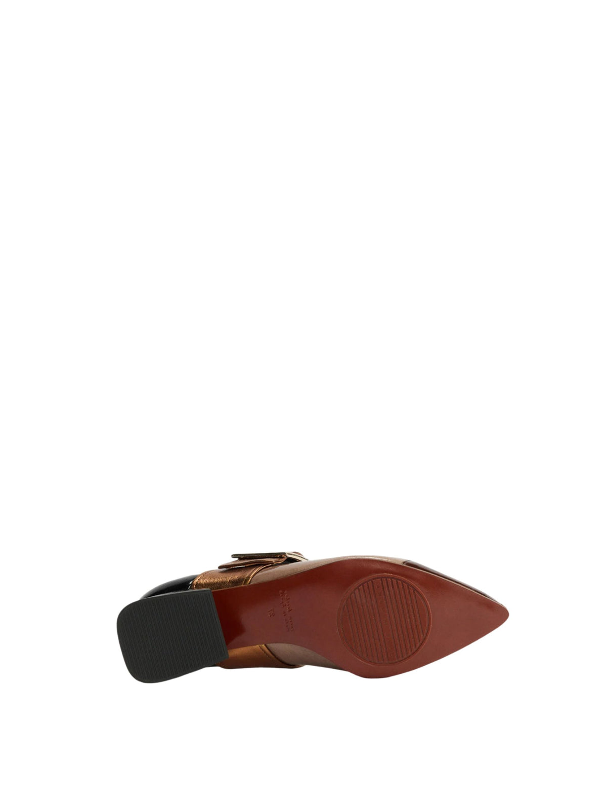 Pointed-toe pumps with buckle