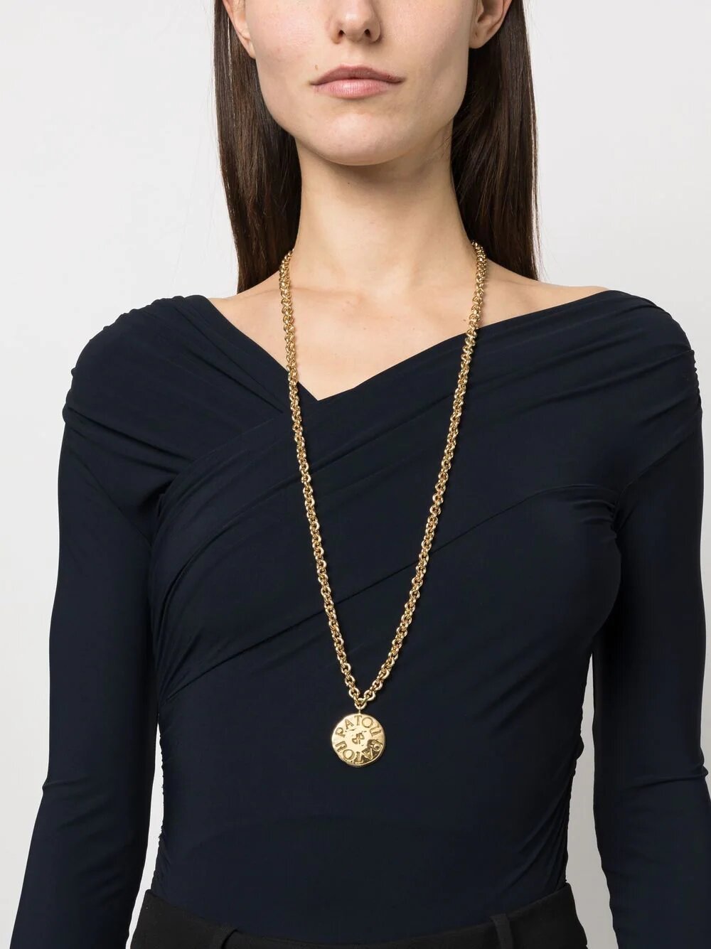 Collana con ciondolo moneta in ottone dorato
