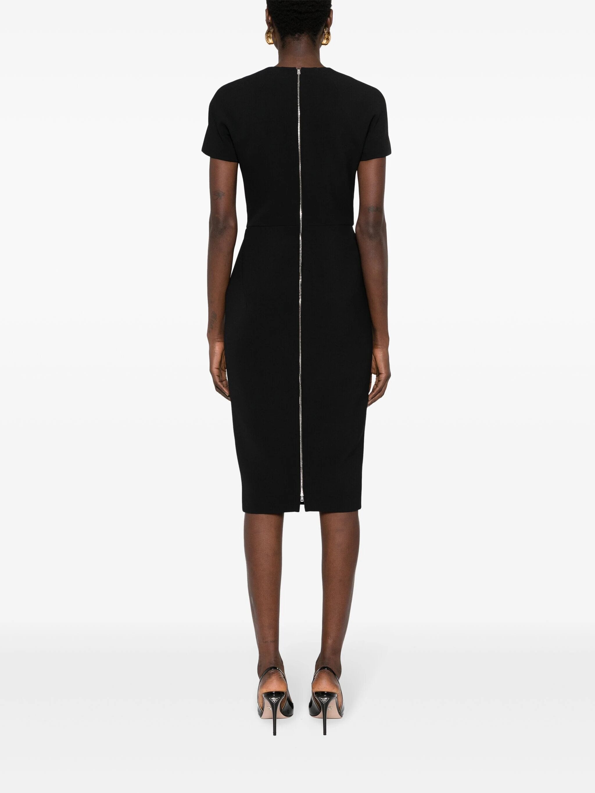 Abito aderente con t-shirt nera