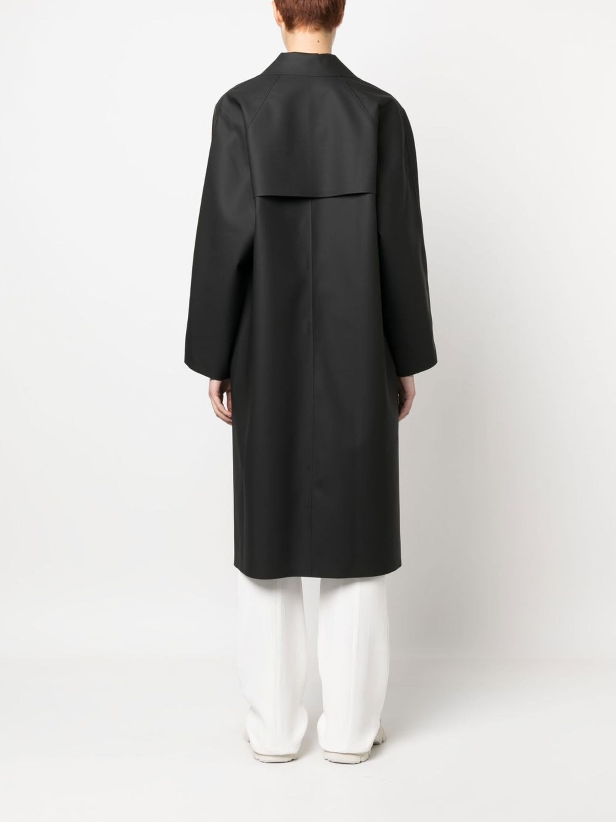 Trench in rubber