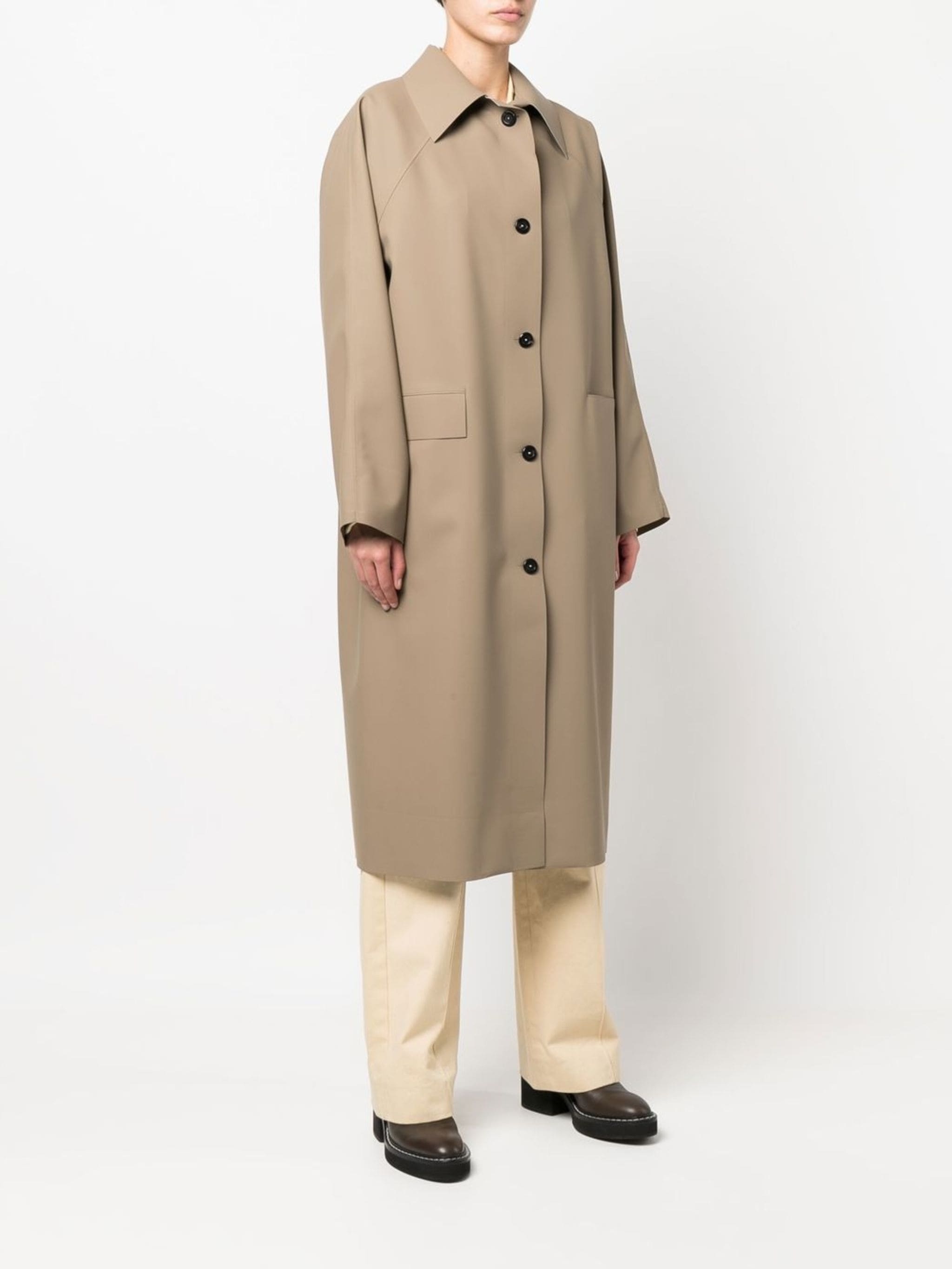 Trench in rubber