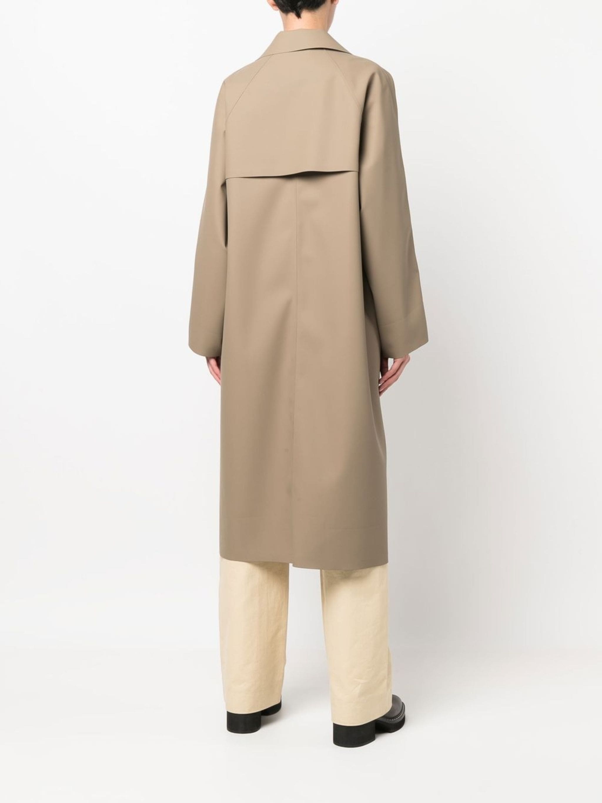 Trench in rubber