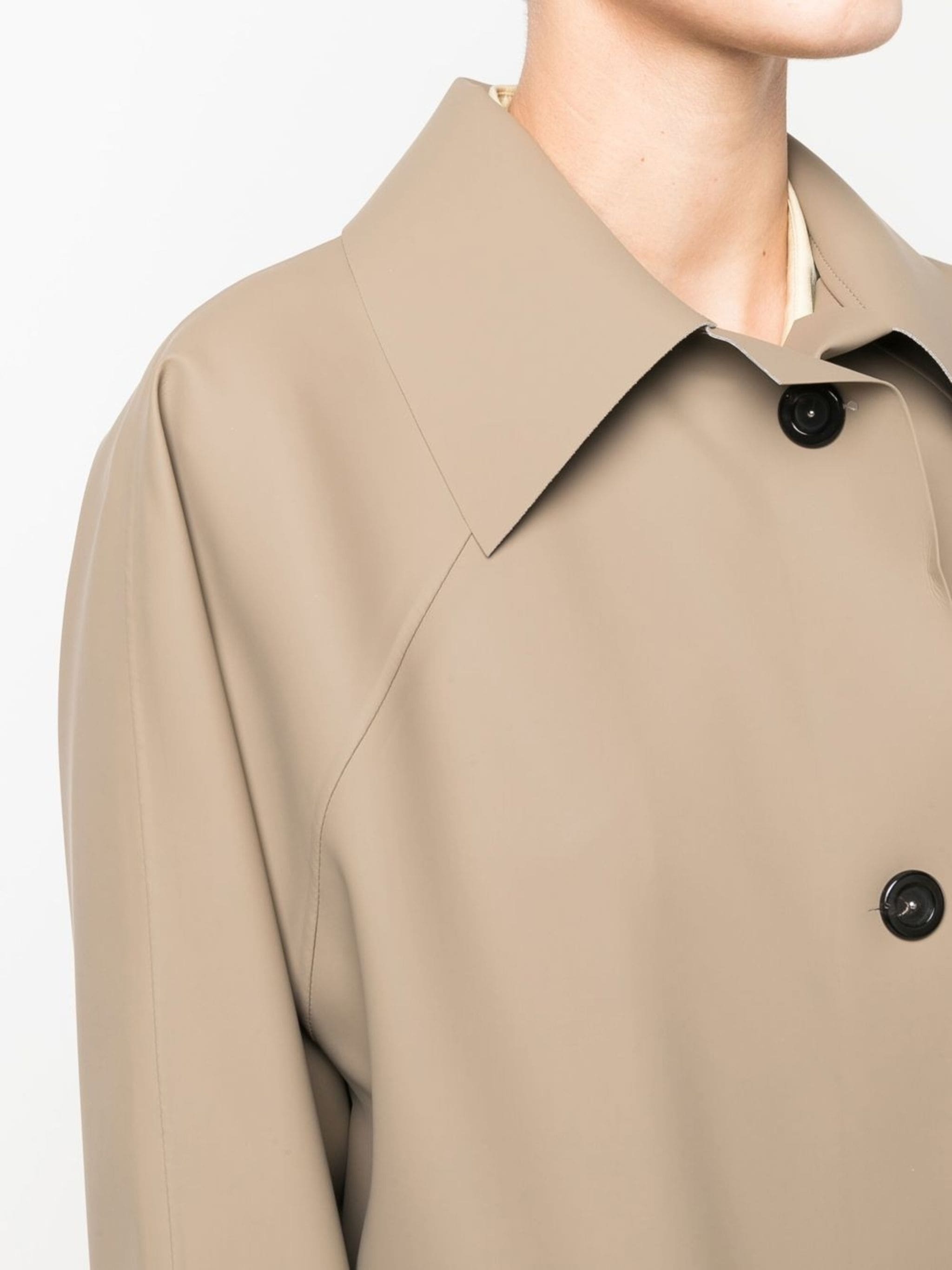 Trench in rubber