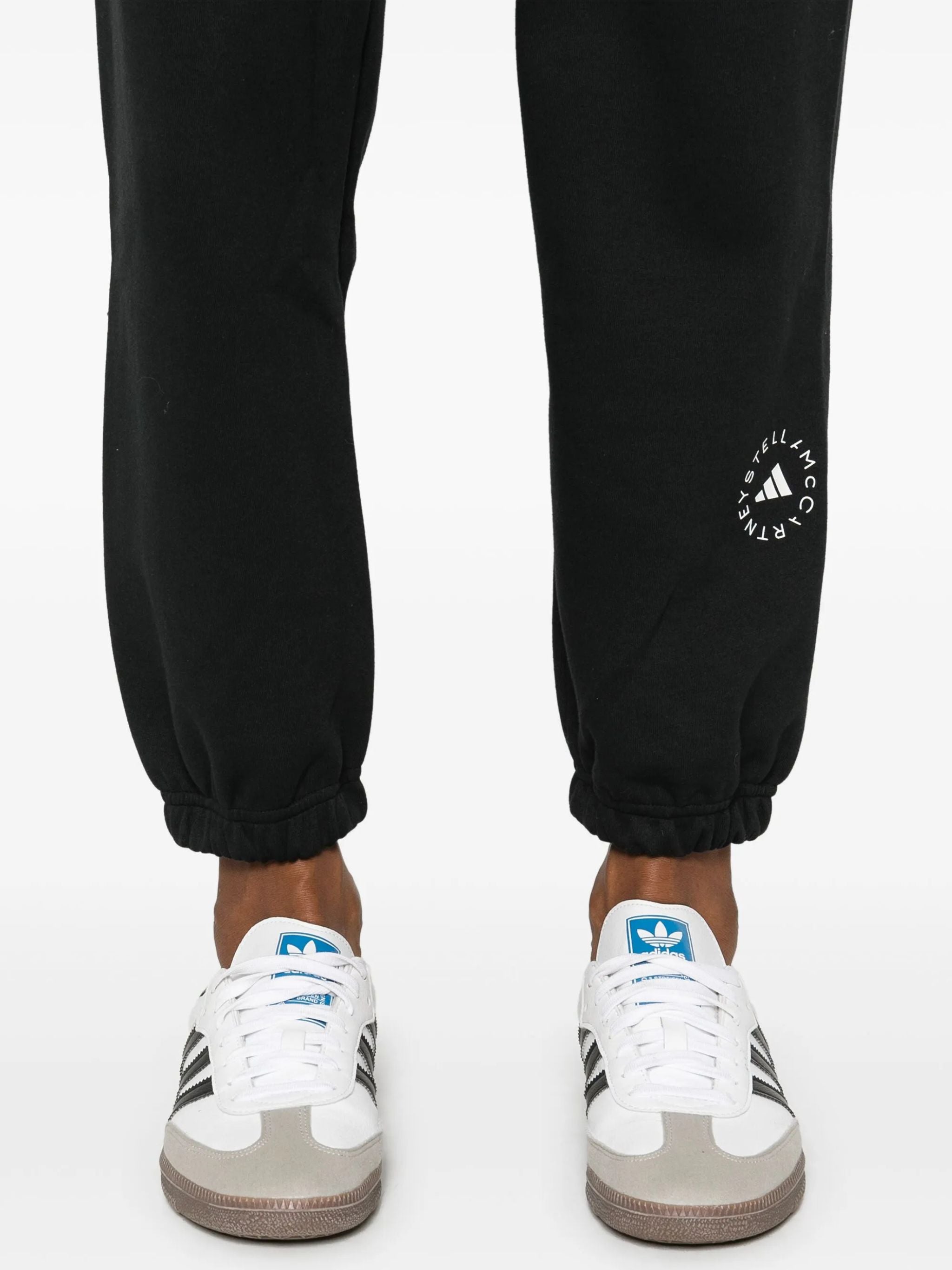 Pantaloni sportivi ampi