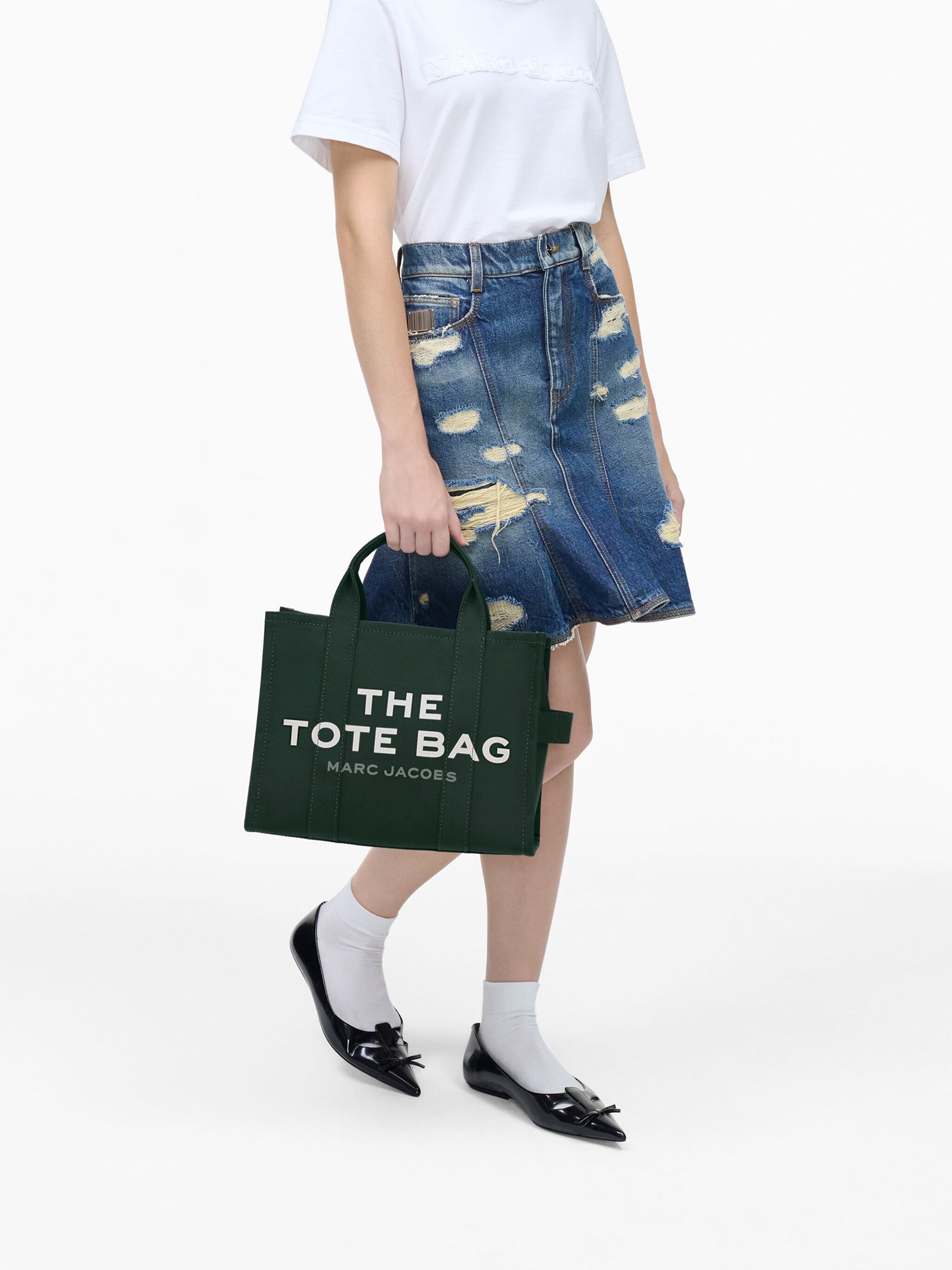 THE MEDIUM TOTE