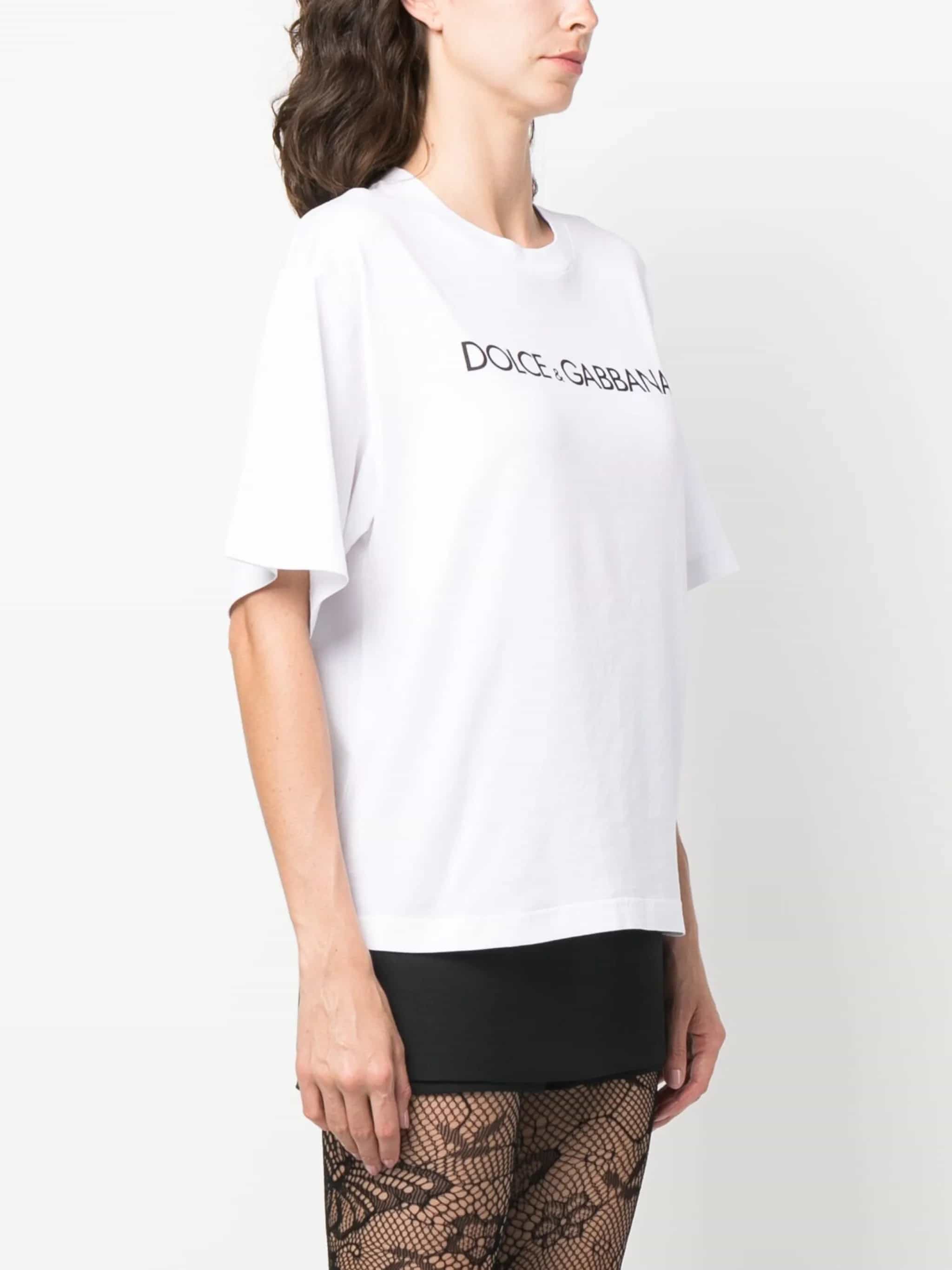 T shirt over con scritta