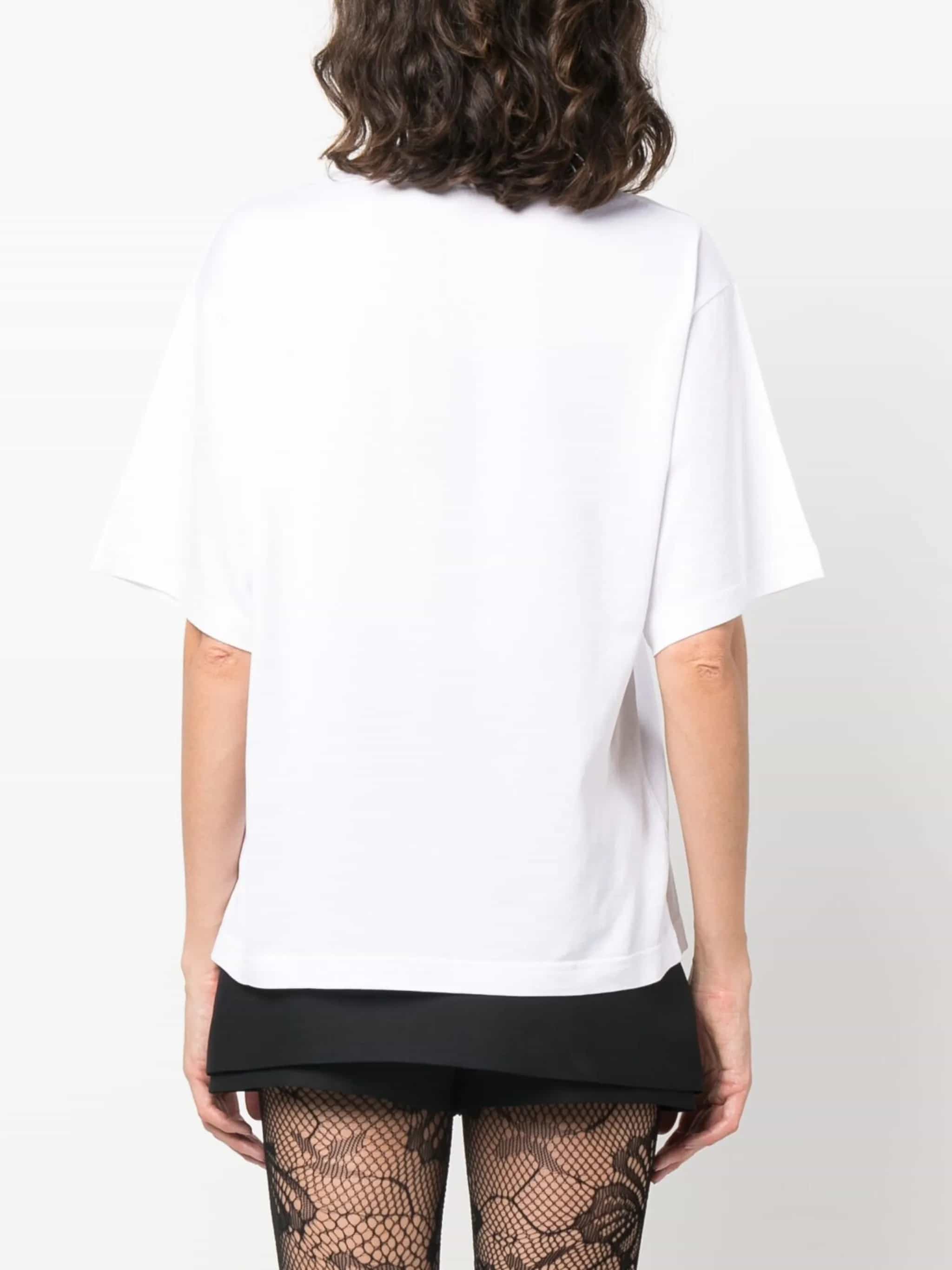 T shirt over con scritta