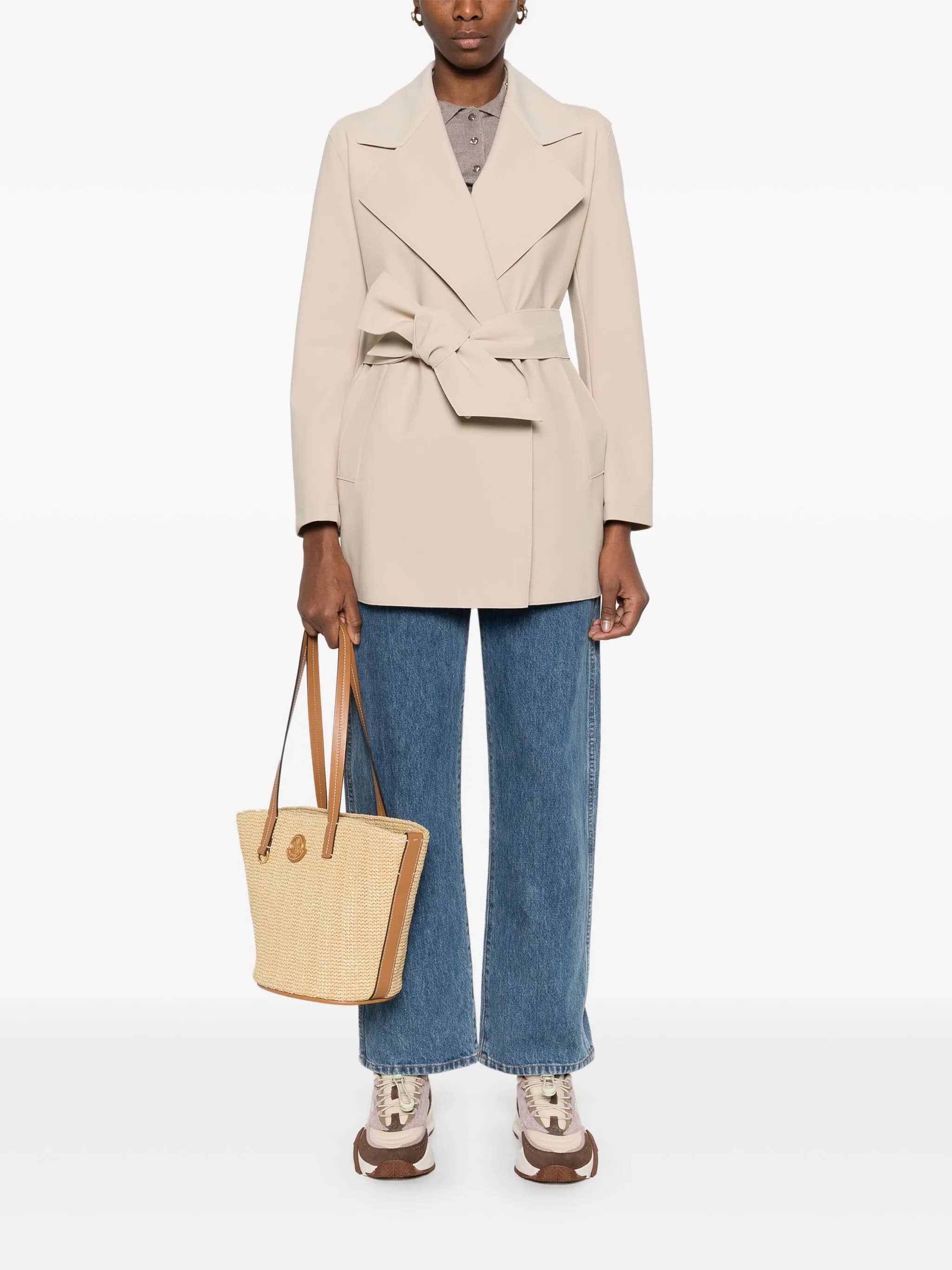 Trench corto con cintura
