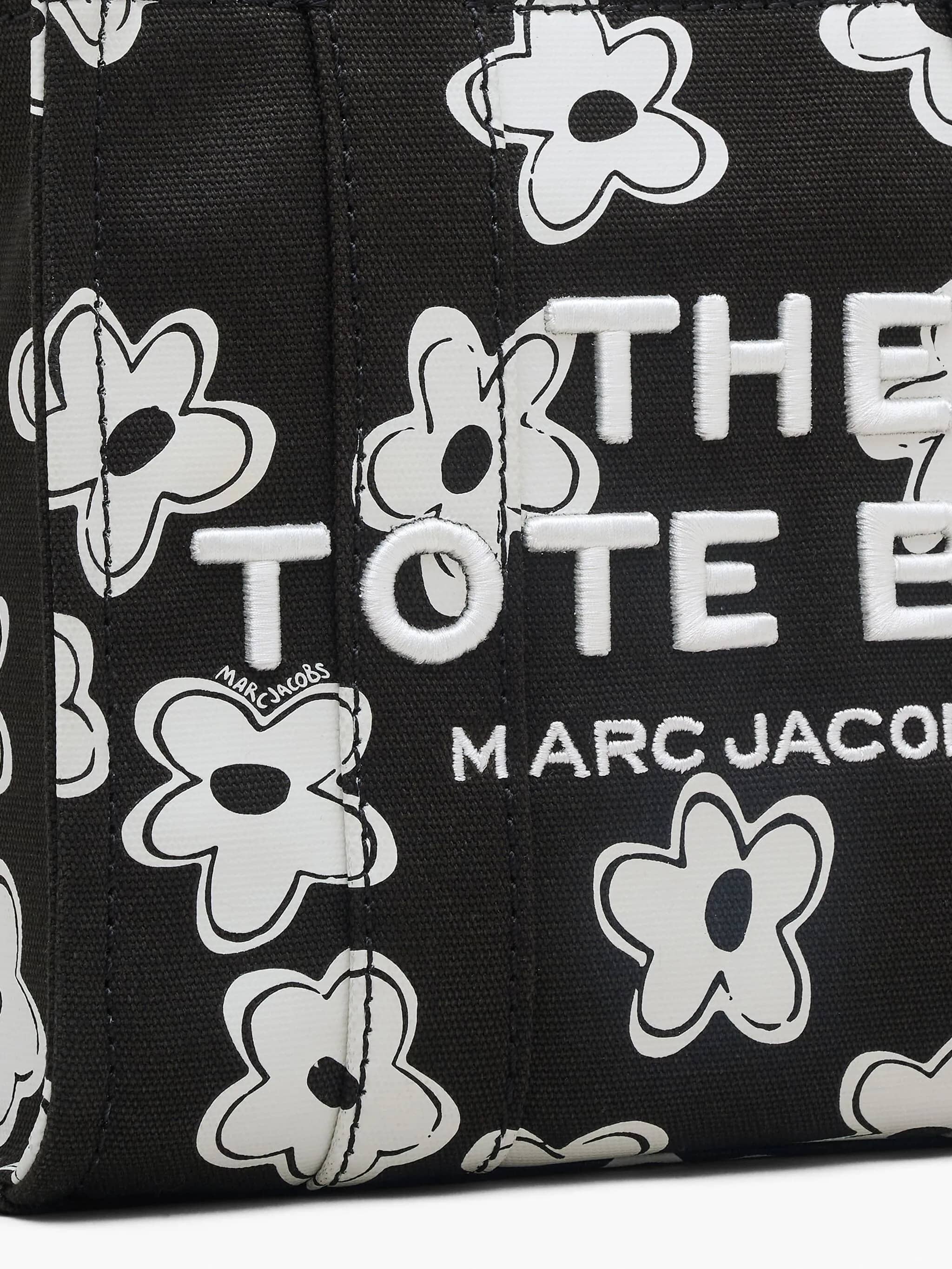 The small tote dasy
