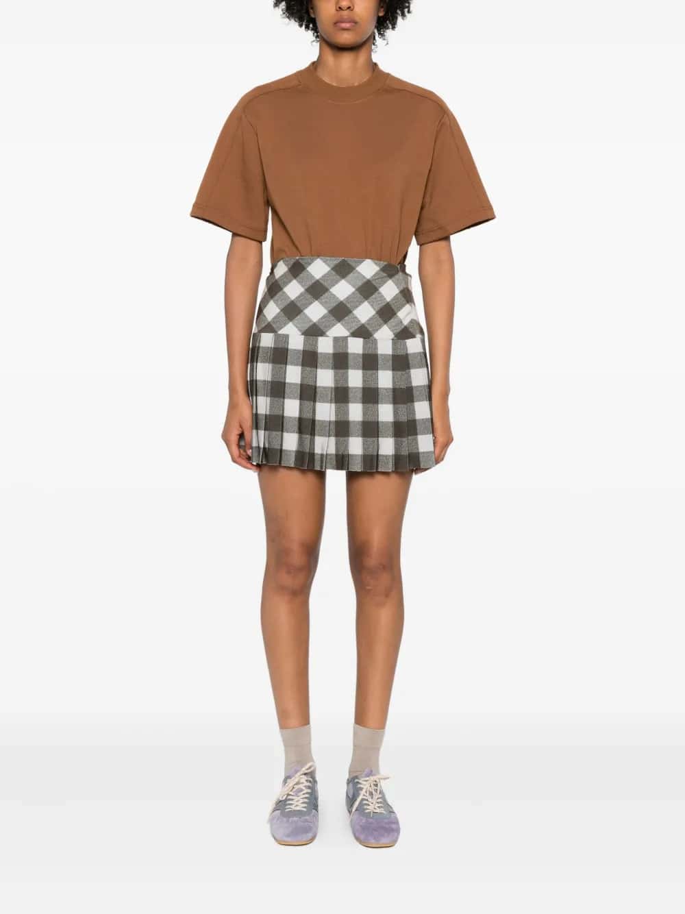 T SHIRT OVER LOGO