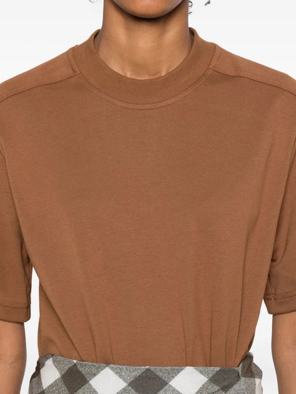 T SHIRT OVER LOGO