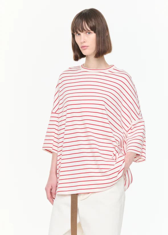 T SHIRT OVER A RIGHE