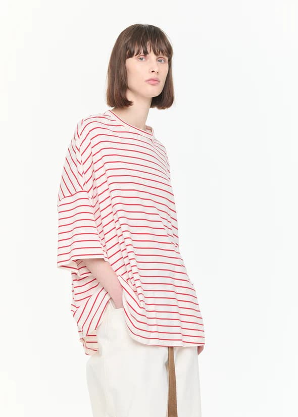 T SHIRT OVER A RIGHE
