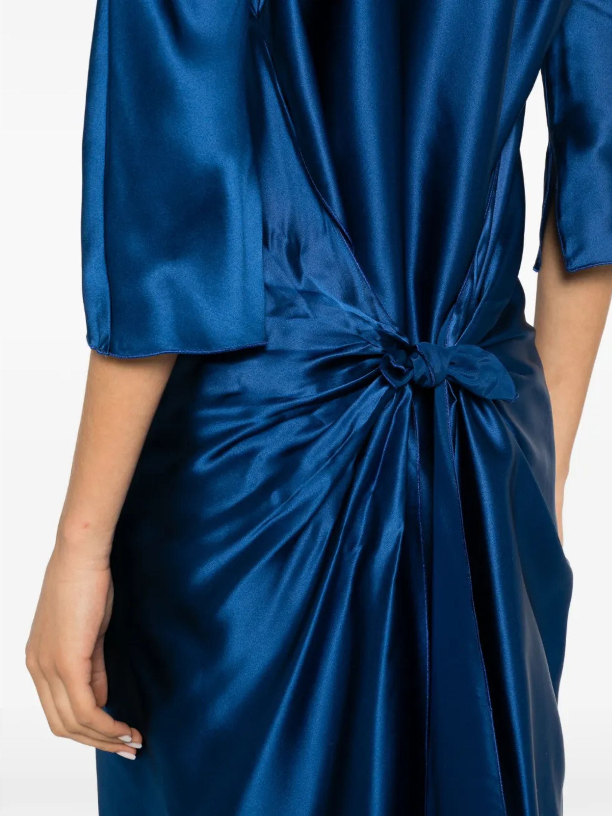 Abito midi con scollo a barca