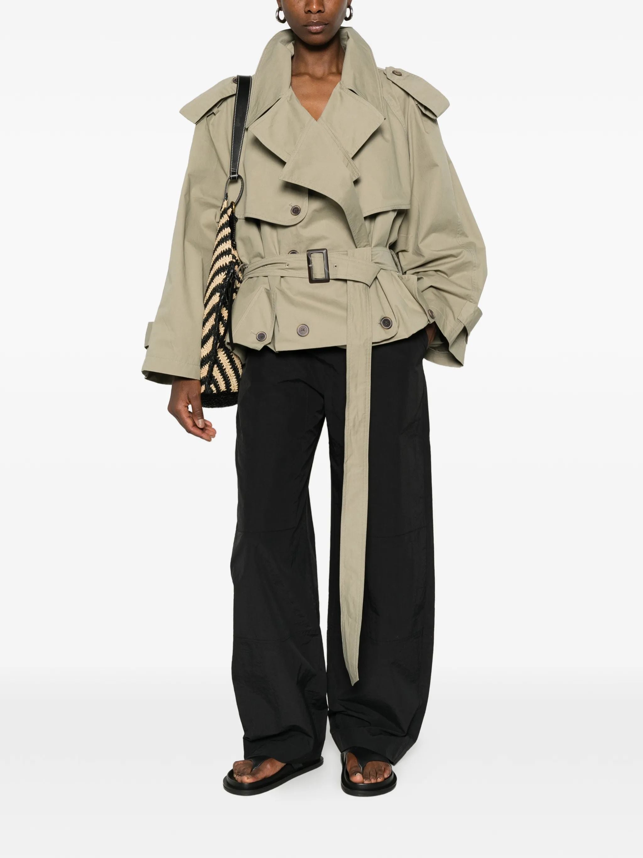 TRENCH CORTO