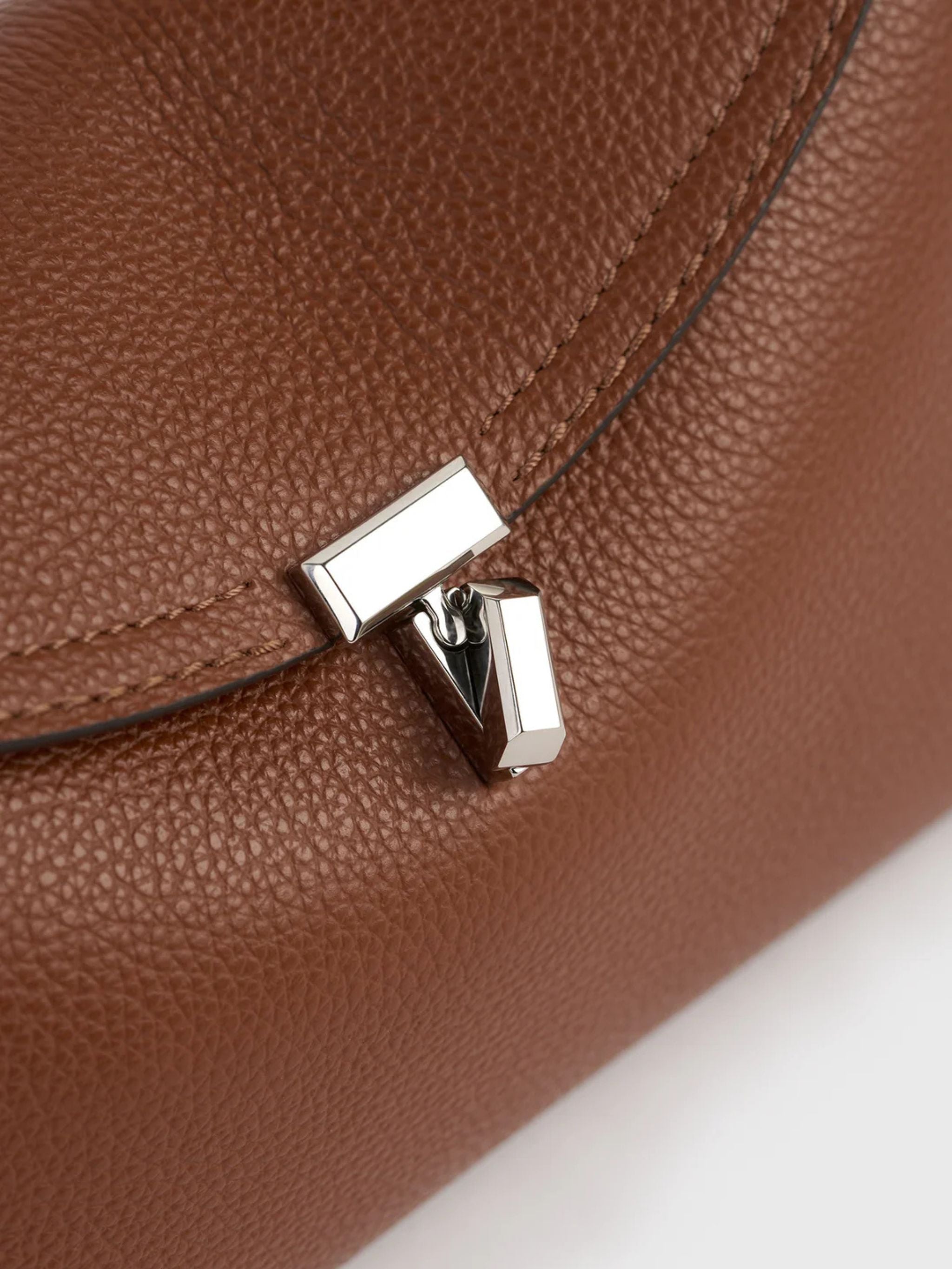 T LOCK GRAINED LEATHER