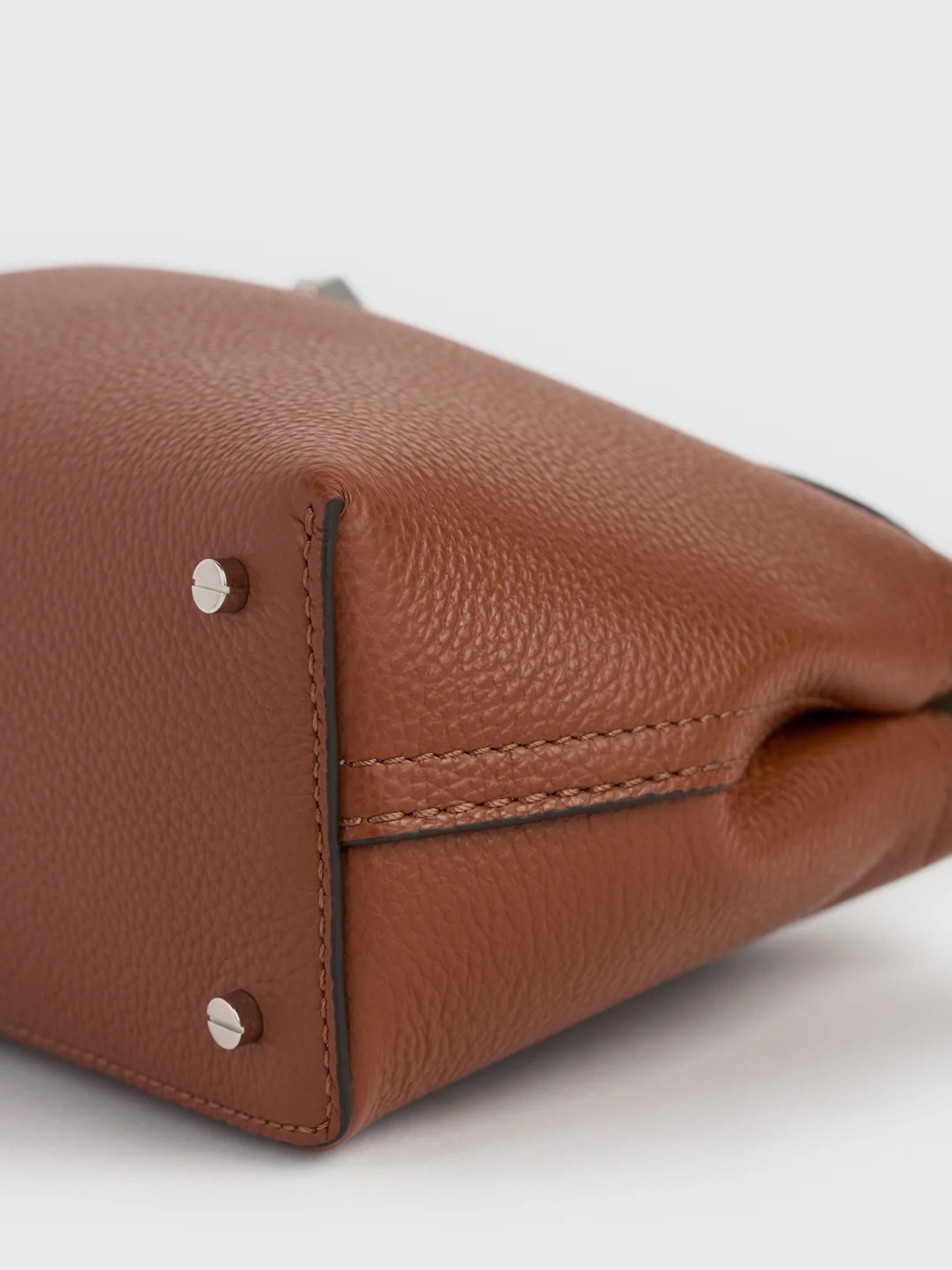 T LOCK GRAINED LEATHER