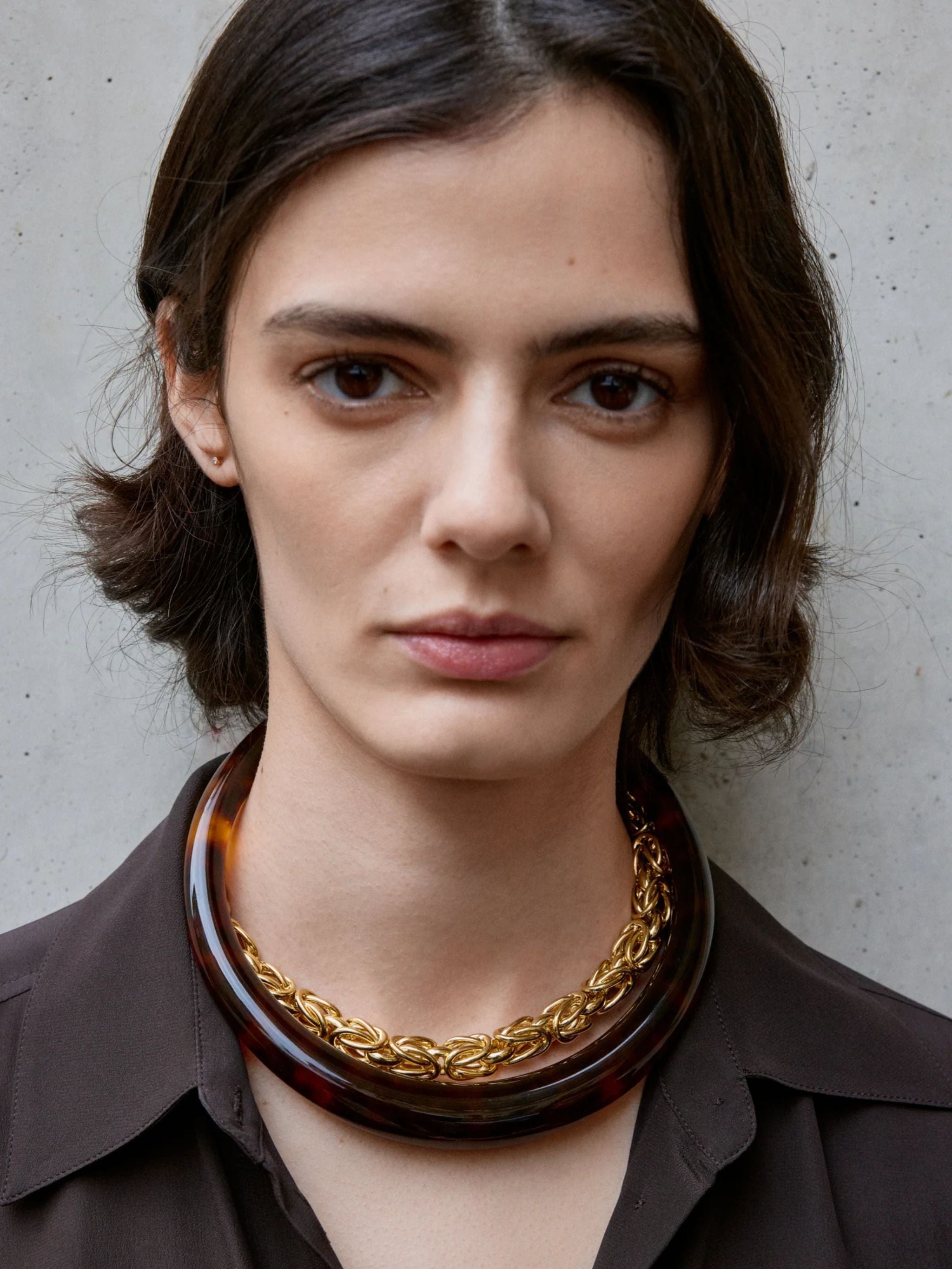 SCULPTED COLLAR
