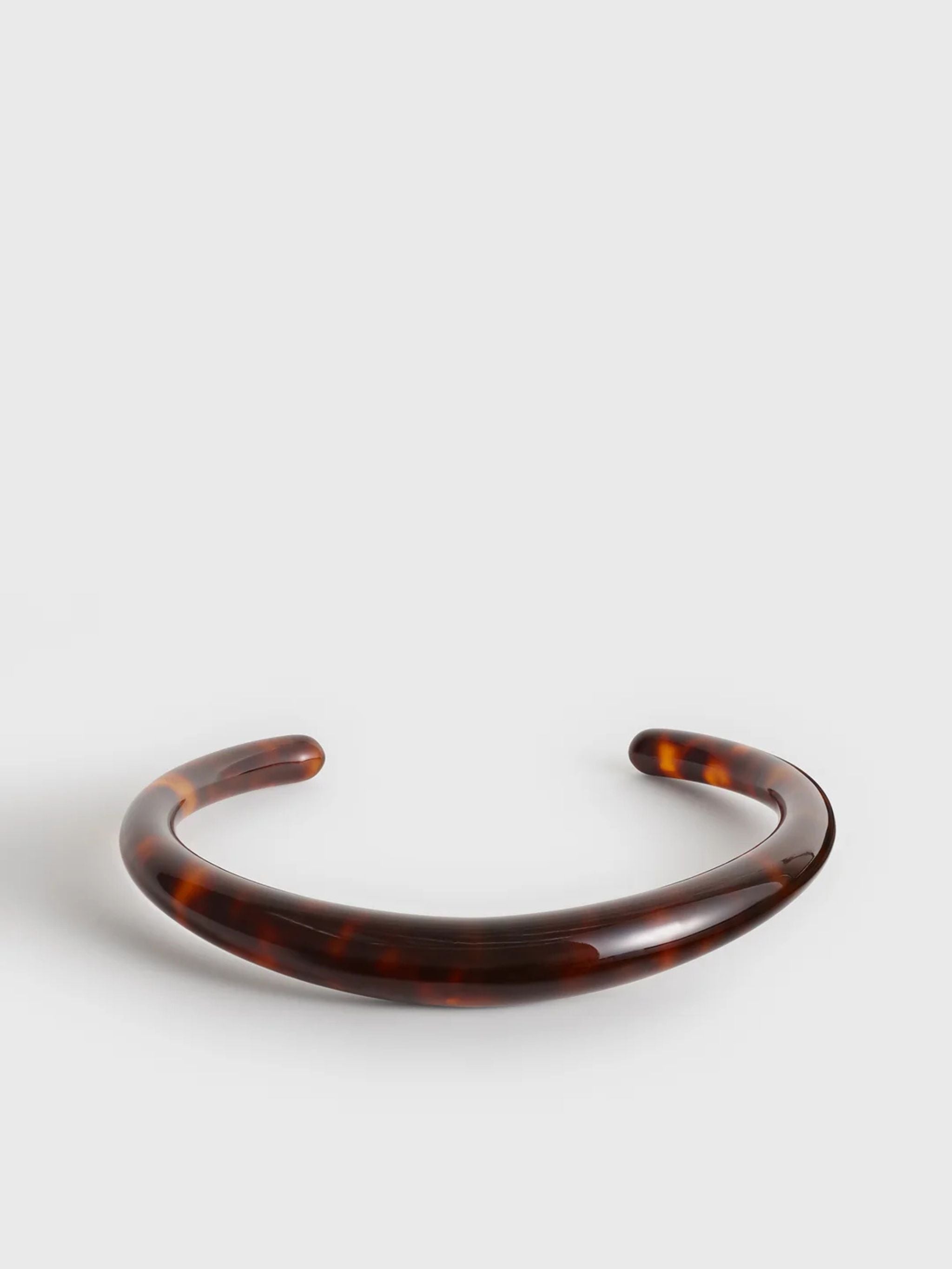 SCULPTED COLLAR