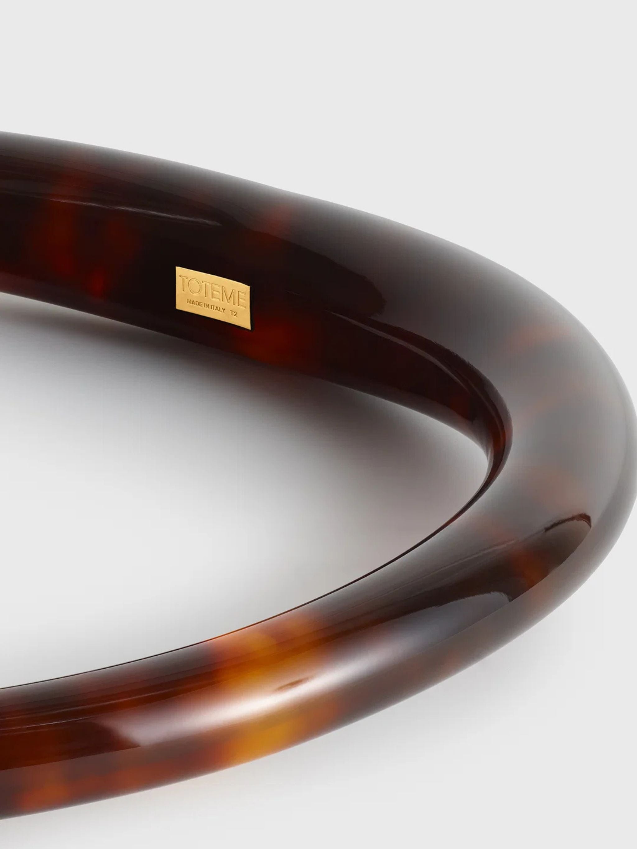 SCULPTED COLLAR