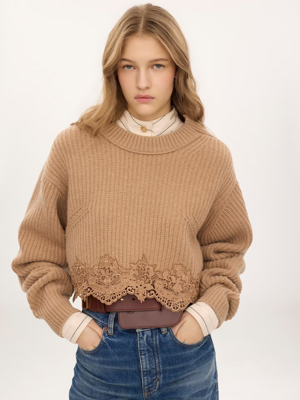 Pullover corto con collo a lupetto in maglia di lana e cashmere con pizzo