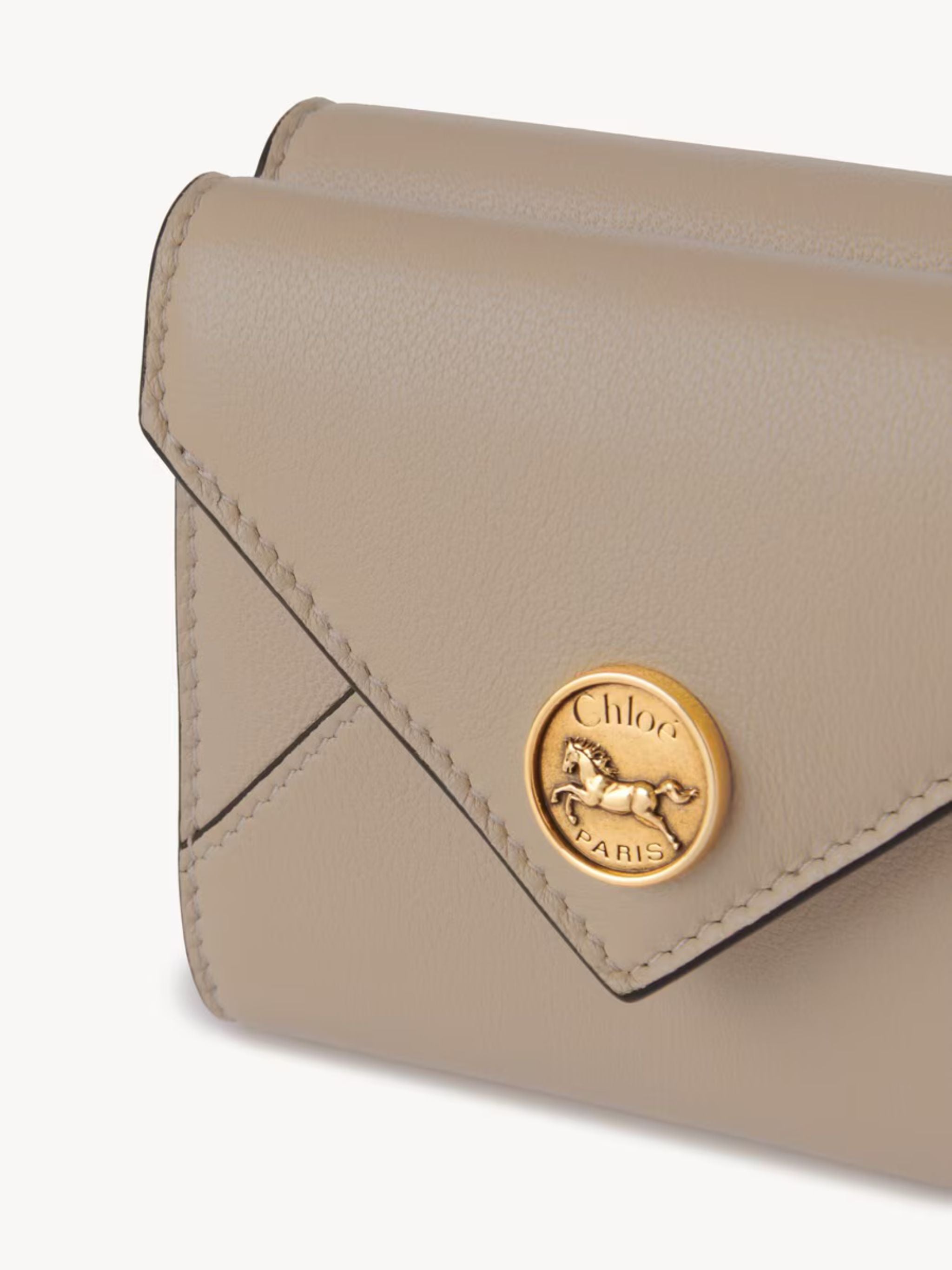 Portafoglio trifold piccolo Envelope in pelle granata Motty Grey