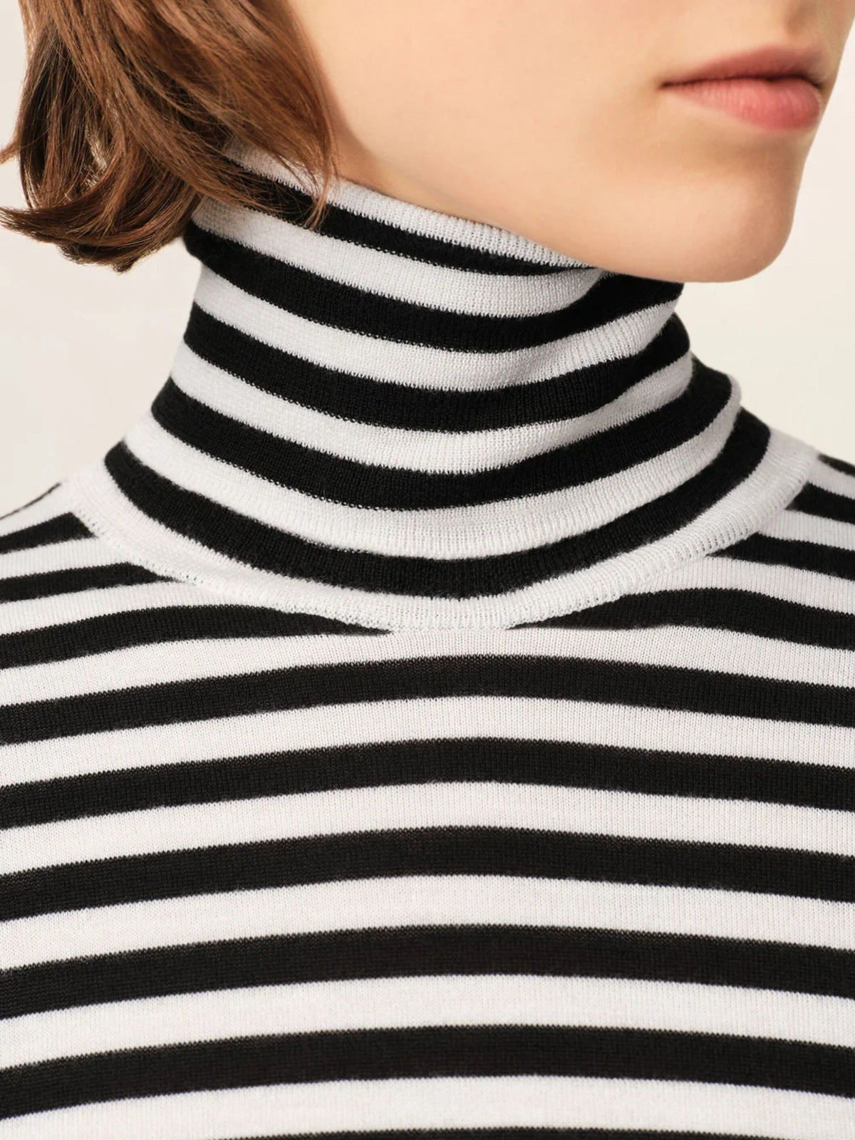 Maglione marinière a collo alto in lana e seta bianco