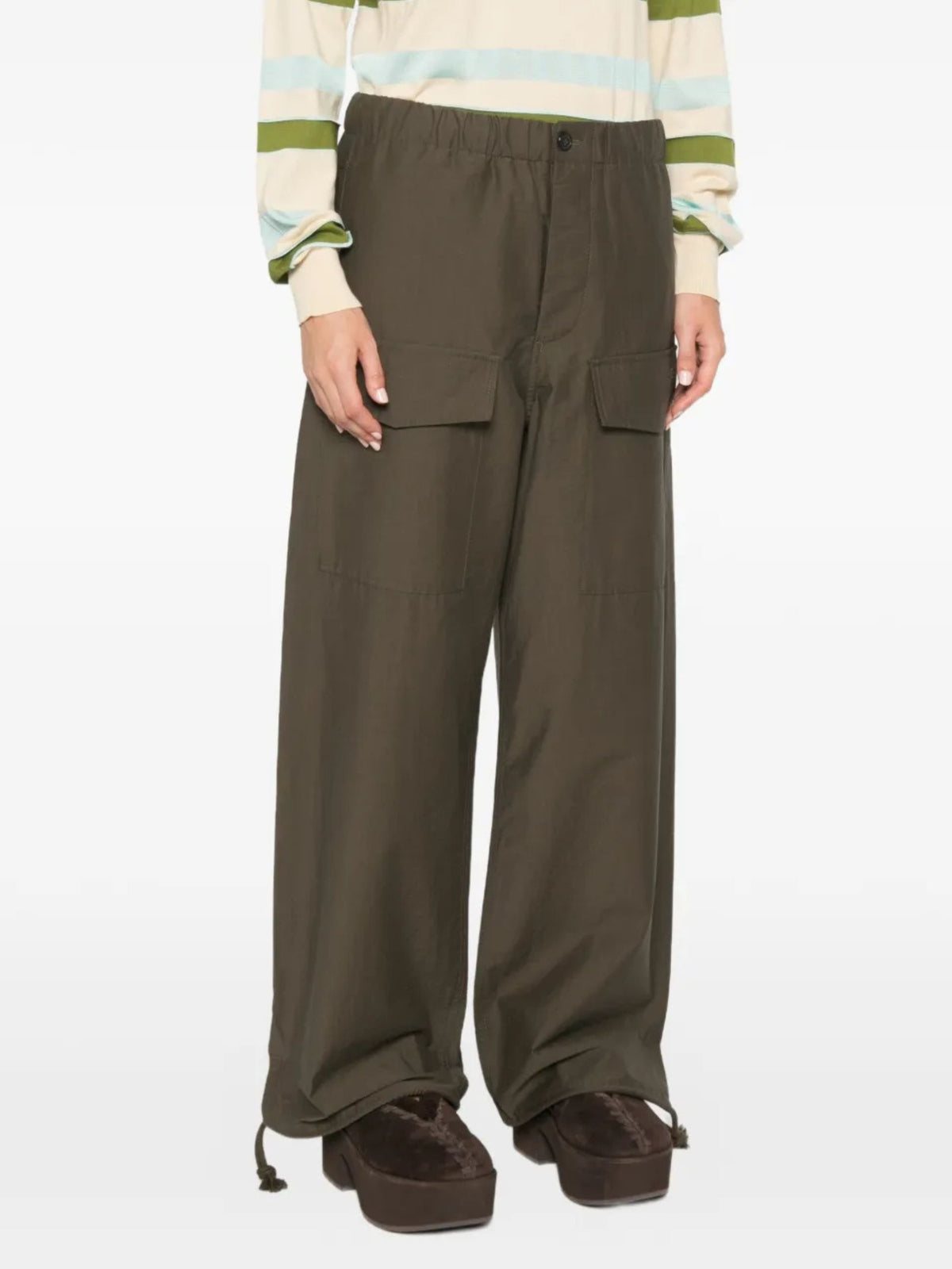 Pantaloni da ginnastica modello paracadute in verde militare