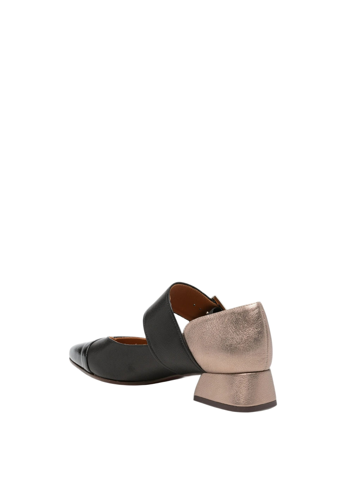 Pointed-toe pumps with buckle